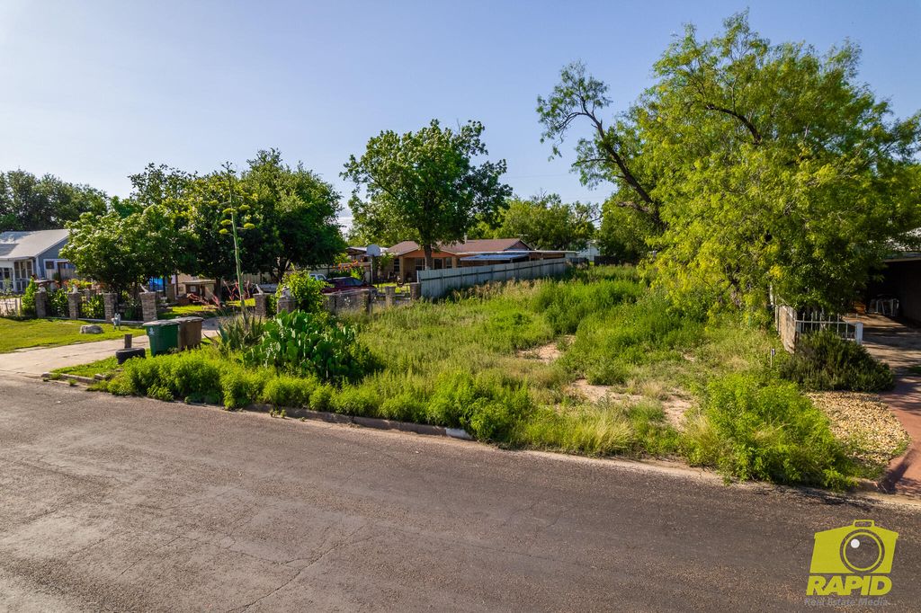 Image 5 of property listing at 722 E 17th Street, San Angelo, TX 76903