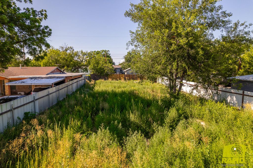 Image 6 of property listing at 722 E 17th Street, San Angelo, TX 76903