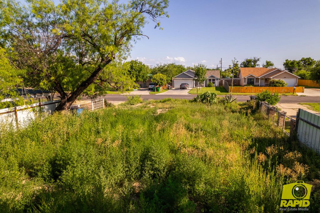 Image 8 of property listing at 722 E 17th Street, San Angelo, TX 76903