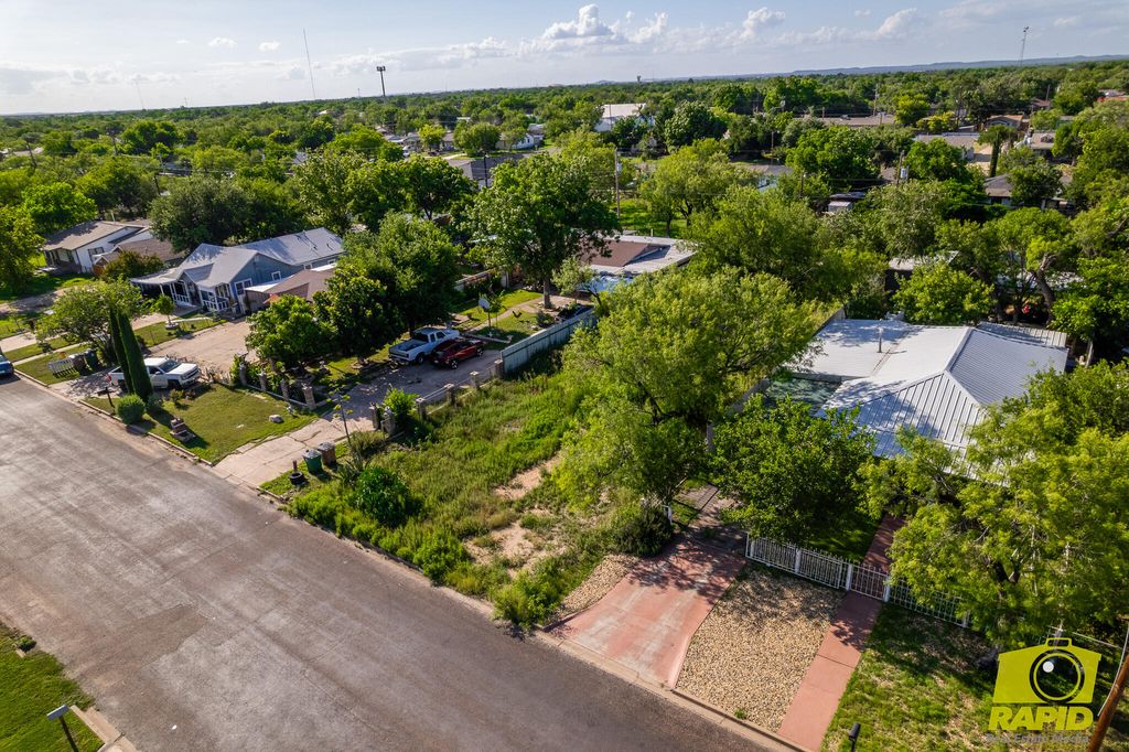 Image 9 of property listing at 722 E 17th Street, San Angelo, TX 76903
