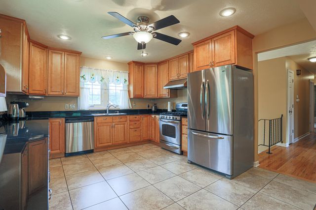 2556 VIRGINIA Street, Bellevue, NE 68147