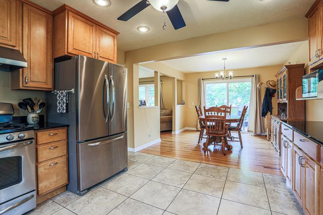 2556 VIRGINIA Street, Bellevue, NE 68147