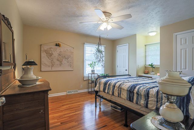 2556 VIRGINIA Street, Bellevue, NE 68147