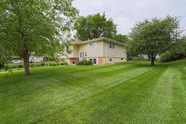 2556 VIRGINIA Street, Bellevue, NE 68147
