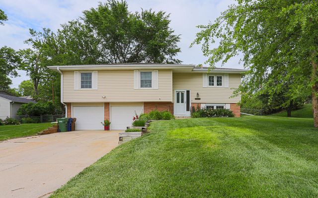 2556 VIRGINIA Street, Bellevue, NE 68147
