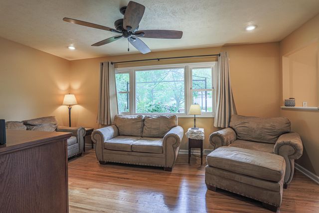 2556 VIRGINIA Street, Bellevue, NE 68147
