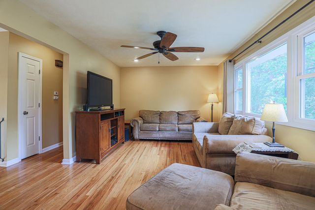2556 VIRGINIA Street, Bellevue, NE 68147