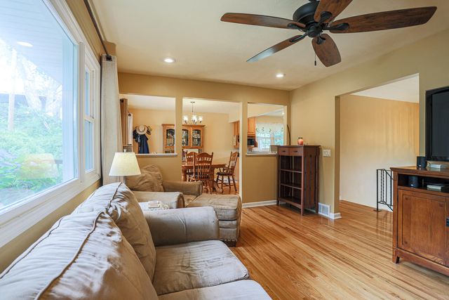 2556 VIRGINIA Street, Bellevue, NE 68147