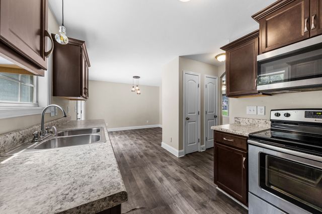 454 N Magnolia Dr, Clarksville, TN 37042