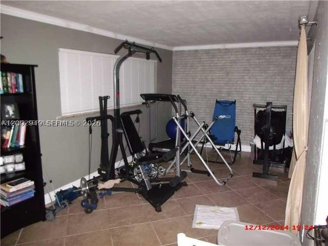 9470 NW 24th ST, Sunrise, FL 33322