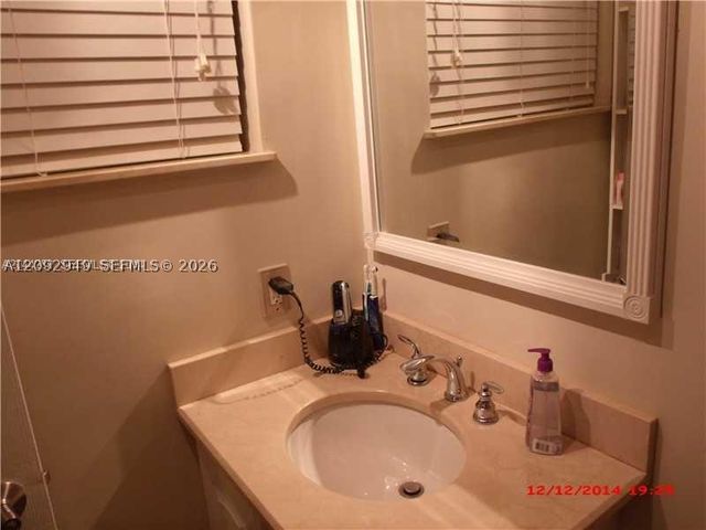 9470 NW 24th ST, Sunrise, FL 33322