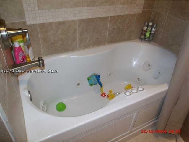 9470 NW 24th ST, Sunrise, FL 33322