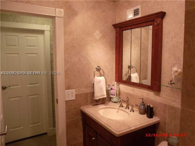 9470 NW 24th ST, Sunrise, FL 33322