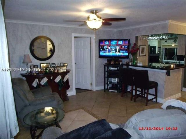9470 NW 24th ST, Sunrise, FL 33322