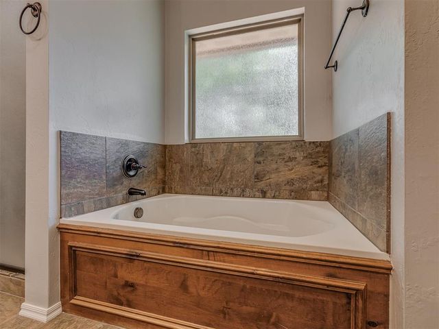 8624 Mallard Lane, Edmond, OK 73034