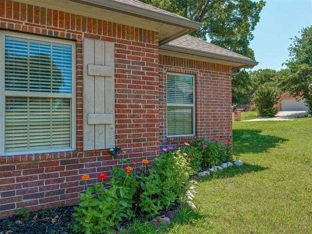 8624 Mallard Lane, Edmond, OK 73034