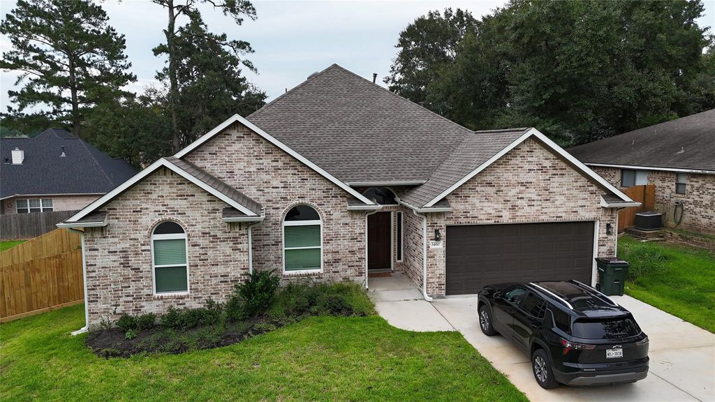 1460 River Oaks Drive, Huntsville, TX 77340