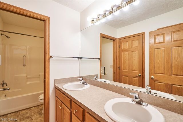 6318 Oak Point Estates, Lorain, OH 44053