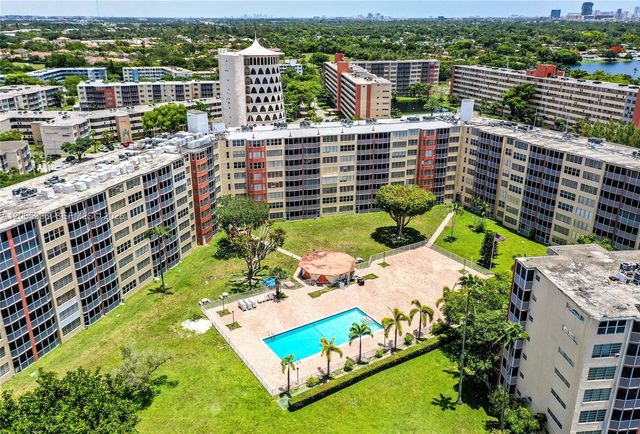 1750 NE 191st St 100-1, Miami, FL 33179