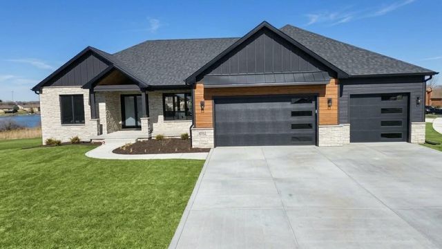 10102 Lakeview Drive, St. John, IN 46373