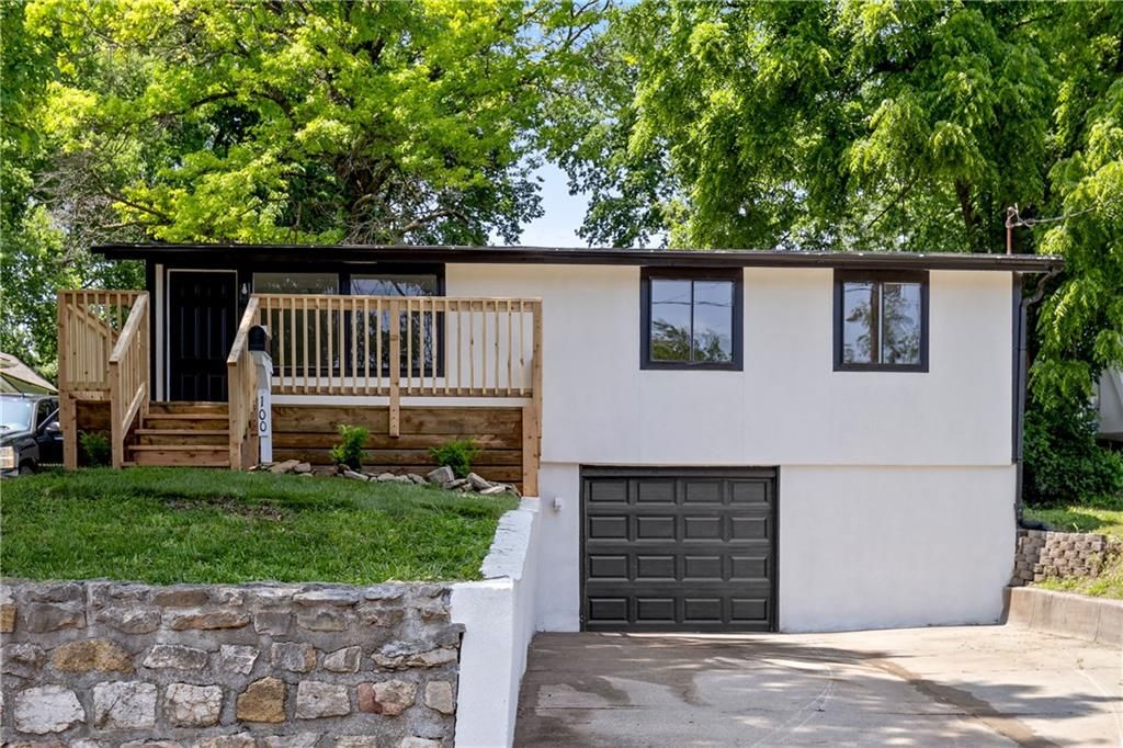 100 Sheidley Avenue, Bonner Springs, KS 66012