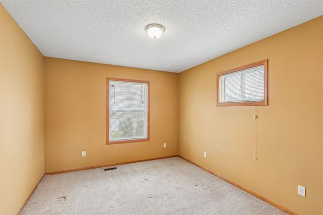 6129 Edwards Avenue, Des Moines, IA 50312