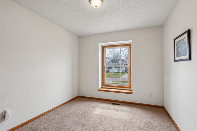 6129 Edwards Avenue, Des Moines, IA 50312