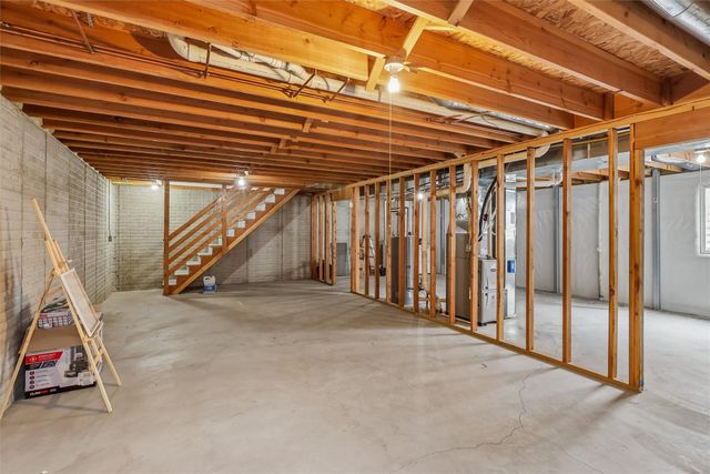 6129 Edwards Avenue, Des Moines, IA 50312