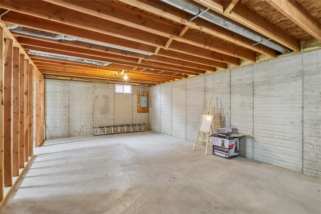 6129 Edwards Avenue, Des Moines, IA 50312