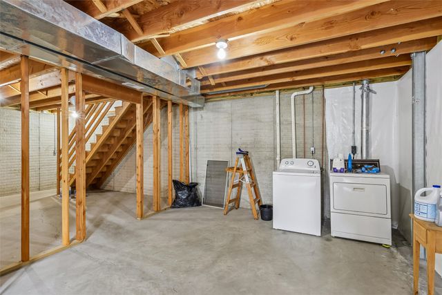 6129 Edwards Avenue, Des Moines, IA 50312