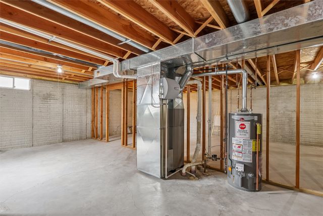 6129 Edwards Avenue, Des Moines, IA 50312