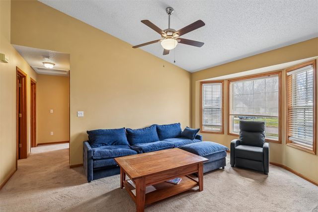 6129 Edwards Avenue, Des Moines, IA 50312