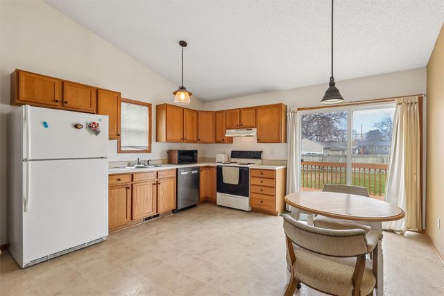 6129 Edwards Avenue, Des Moines, IA 50312