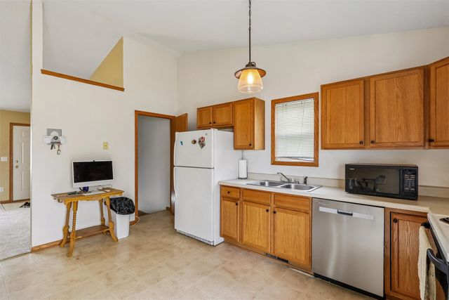 6129 Edwards Avenue, Des Moines, IA 50312