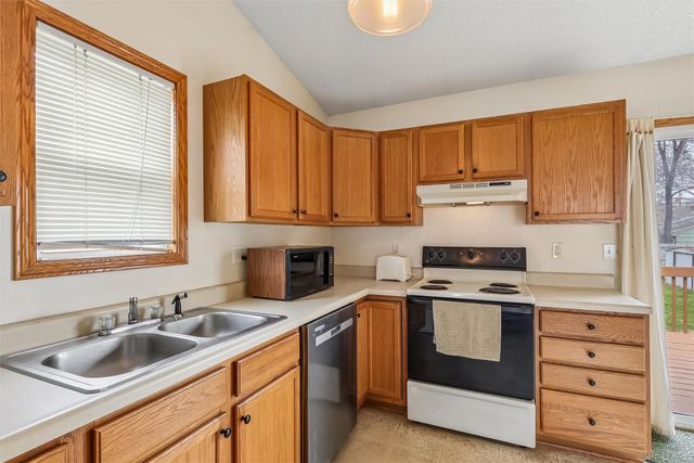 6129 Edwards Avenue, Des Moines, IA 50312