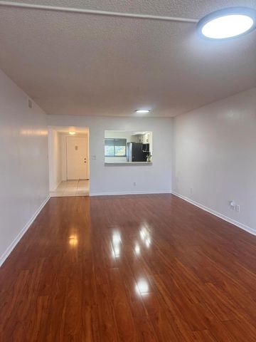 3178 Via Poinciana 303, Lake Worth, FL 33467