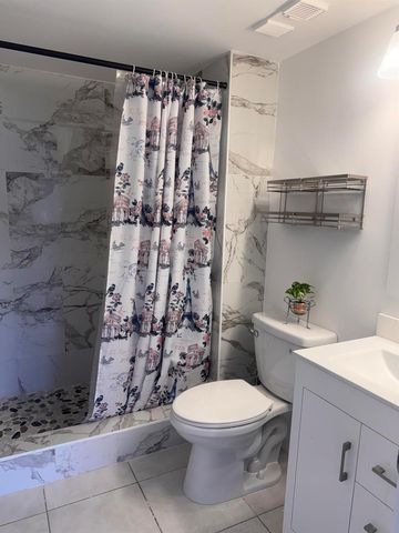 3178 Via Poinciana 303, Lake Worth, FL 33467