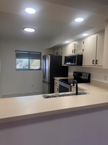 3178 Via Poinciana 303, Lake Worth, FL 33467