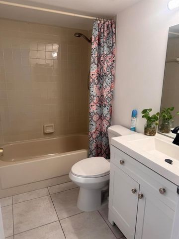 3178 Via Poinciana 303, Lake Worth, FL 33467