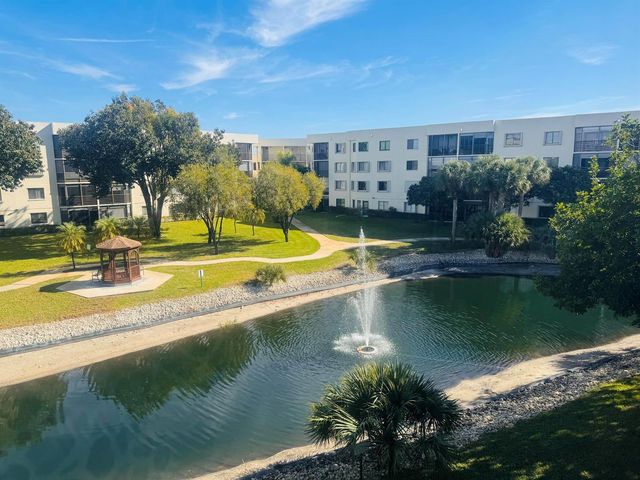 3178 Via Poinciana 303, Lake Worth, FL 33467