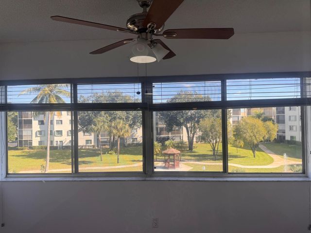 3178 Via Poinciana 303, Lake Worth, FL 33467