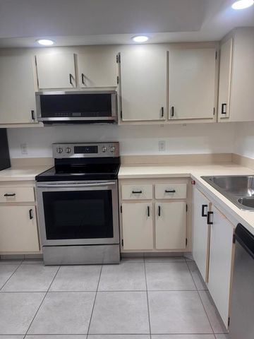 3178 Via Poinciana 303, Lake Worth, FL 33467