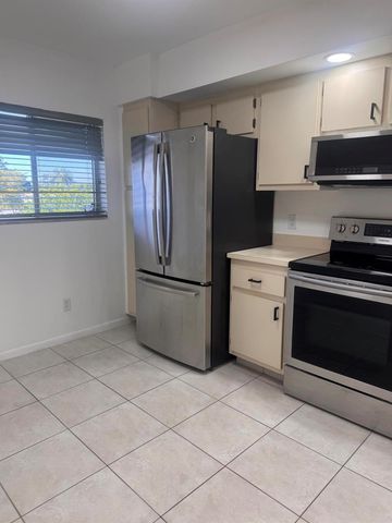 3178 Via Poinciana 303, Lake Worth, FL 33467