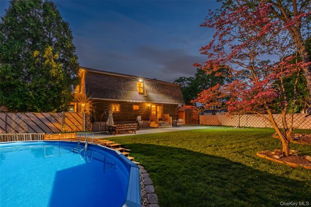 25 Albany Street, Deer Park, NY 11729