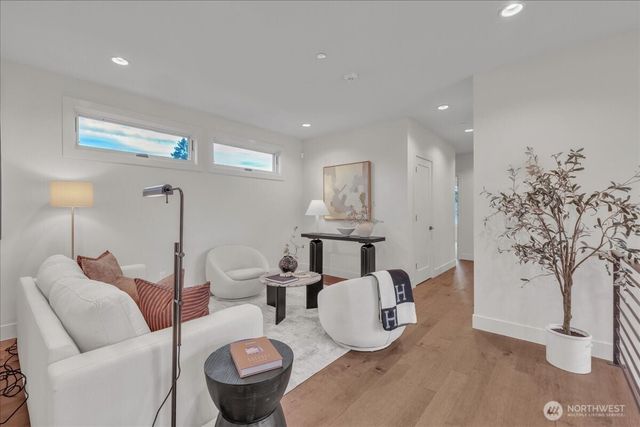 2627 78th Avenue NE, Medina, WA 98039