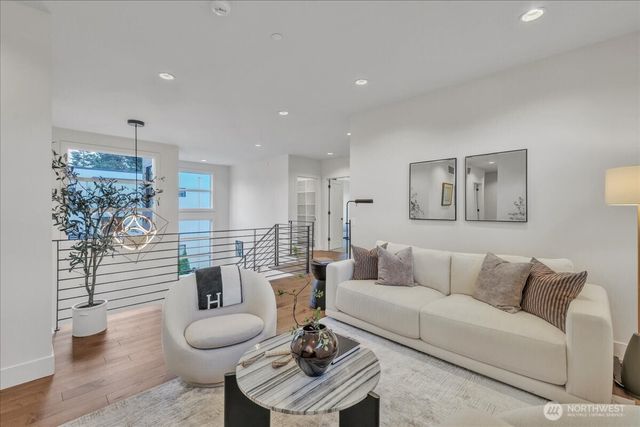 2627 78th Avenue NE, Medina, WA 98039