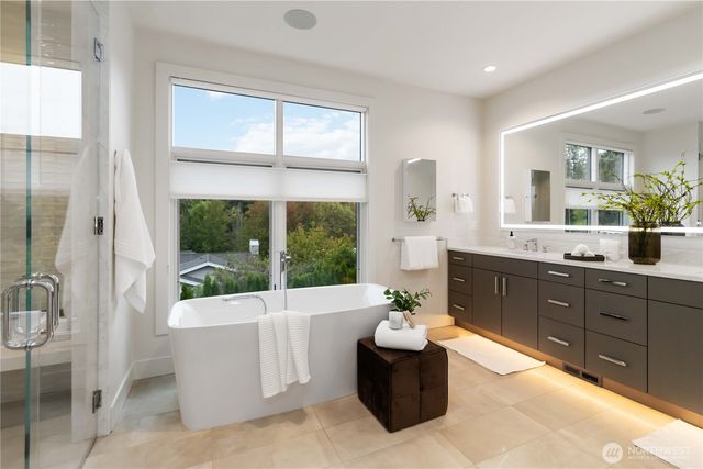 2627 78th Avenue NE, Medina, WA 98039