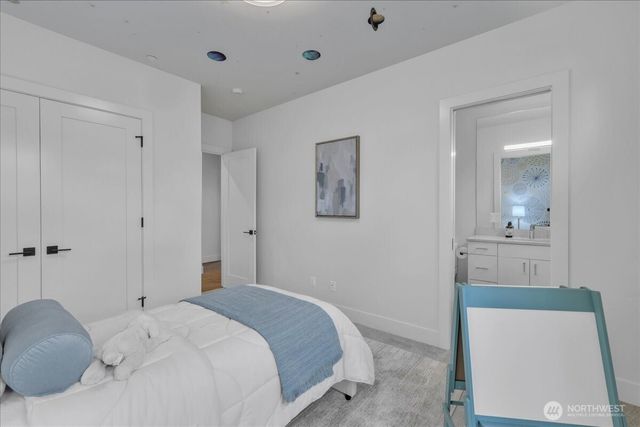 2627 78th Avenue NE, Medina, WA 98039