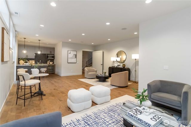 2627 78th Avenue NE, Medina, WA 98039