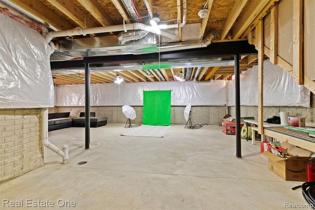 36950 Everett Drive, Westland, MI 48185
